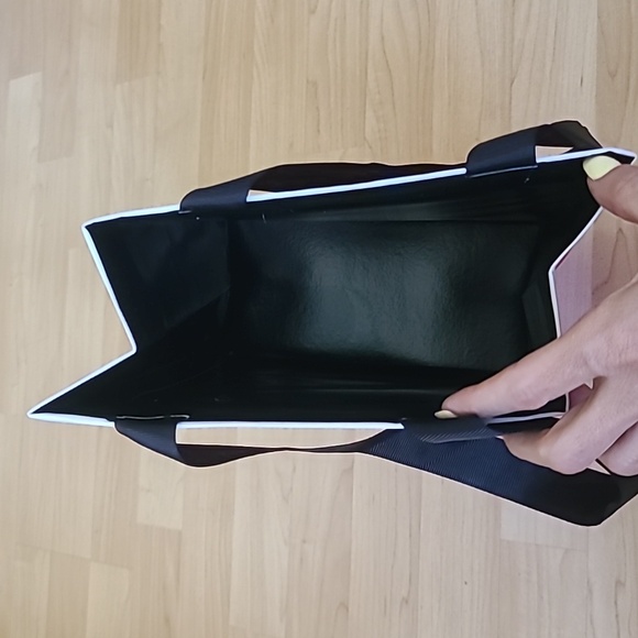 JUICY COUTURE 11.5" X 8.5" X 4" Paper Shopping Bag, Gift Bag - Picture 4 of 5